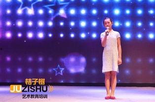 成人唱歌短视频,歌声传递情感共鸣