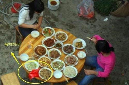 小朋友吃成人酒席视频,小朋友意外曝光成人酒席现场