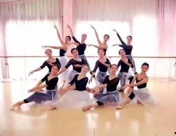 回族舞蹈成人简单视频,跟随简单视频轻松掌握舞步与韵律